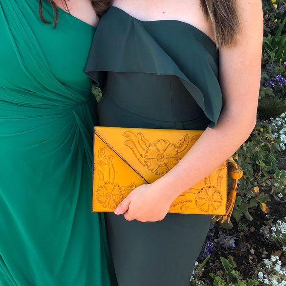 Chelsea28 Dresses & Skirts - Chelsea28 emerald green midi dress